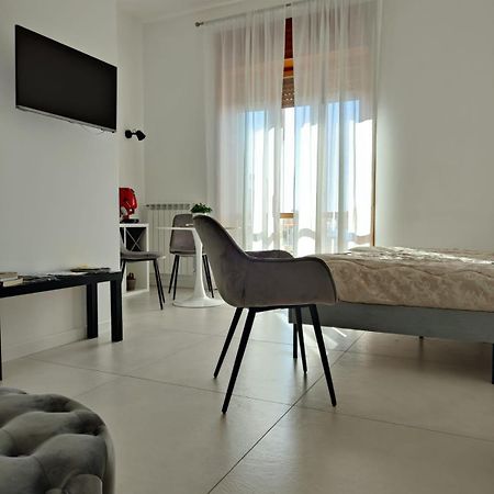Oasi Al Centro Con Parcheggio Bed & Breakfast Salerno Exterior photo