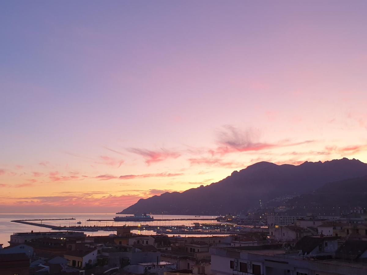 Oasi Al Centro Con Parcheggio Bed & Breakfast Salerno Exterior photo