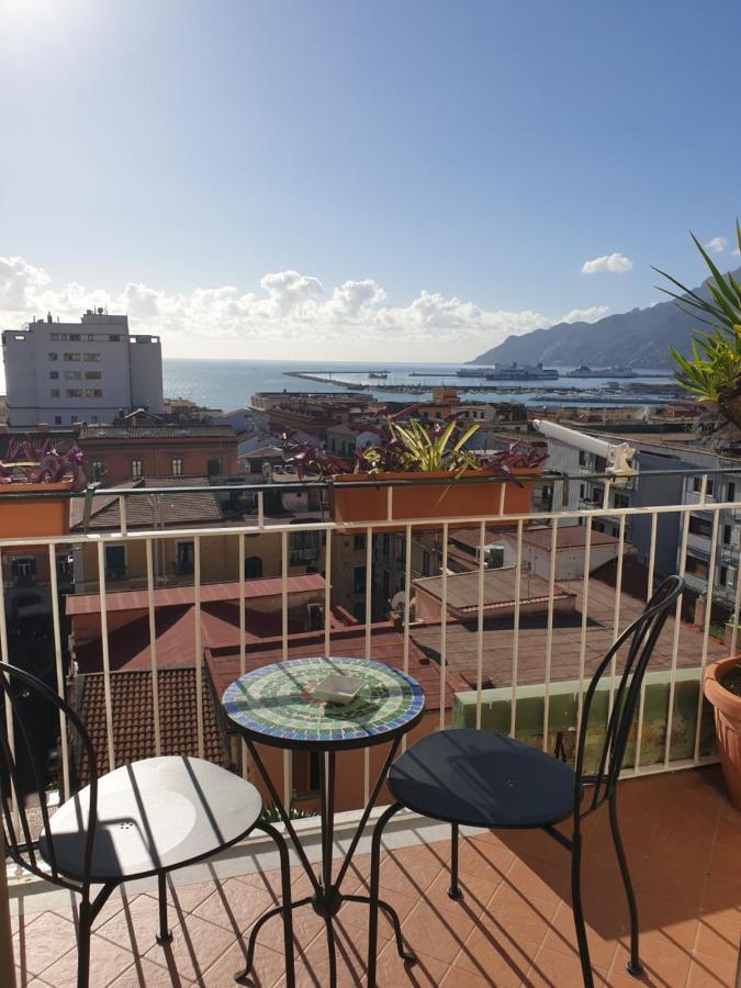 Oasi Al Centro Con Parcheggio Bed & Breakfast Salerno Exterior photo