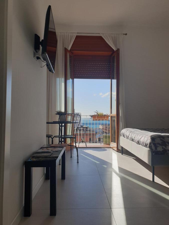 Oasi Al Centro Con Parcheggio Bed & Breakfast Salerno Exterior photo