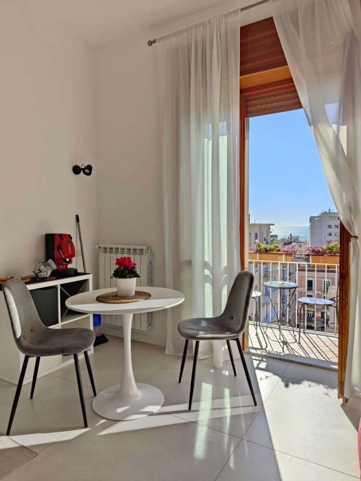 Oasi Al Centro Con Parcheggio Bed & Breakfast Salerno Exterior photo
